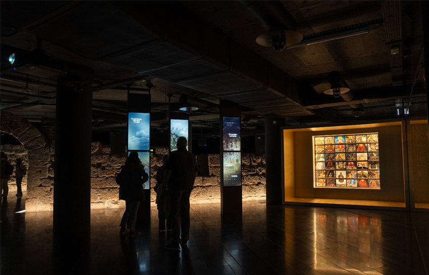 Espai immersiu a la Sala dels murs del s. XIV
